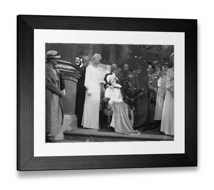 Framed Print : Royal Kiss For The Mayor. Croydons Carnival Queen Crowned. Miss Queanie Durham Framed Print : Royal Kiss For The Mayor. Croydons Carnival Queen Crowned. Miss Queanie Durham