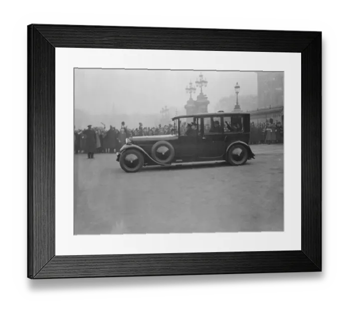 Framed Print : The Duke of Kent and Princess Marina leave Buckingham Palace to inspect their wedding presents Framed Print : The Duke of Kent and Princess Marina leave Buckingham Palace to inspect their wedding presents