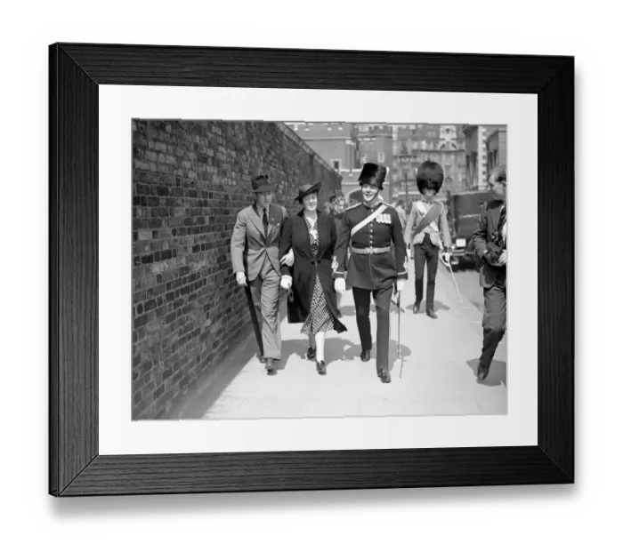 Framed Print : Levee at St James Palace Captain Harold Stevens, Royal Artillery, and Mrs Stevens