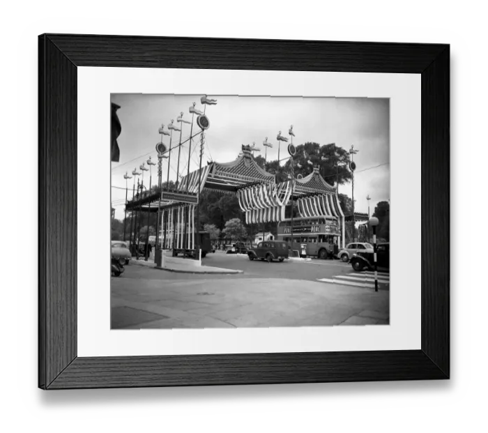 Framed Print : Elaborate decorations span the roadway between Kensington Road and Kensington High Framed Print : Elaborate decorations span the roadway between Kensington Road and Kensington High