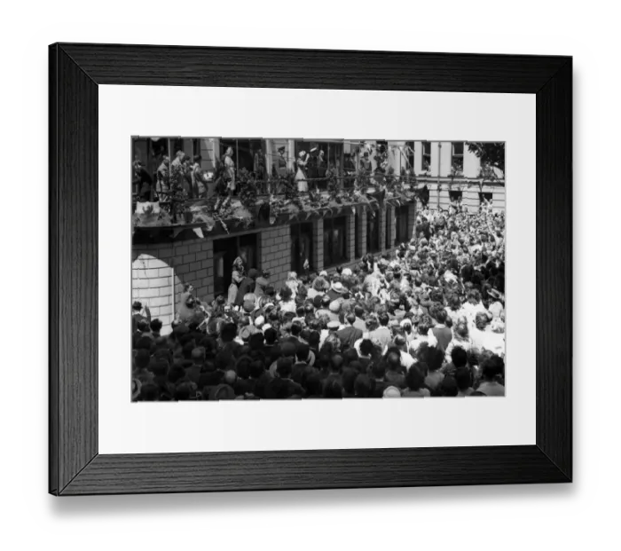 Framed Print : Jersey, The Channel Islands Princess Elizabeth and the Duke of Edinburgh on the balcony Framed Print : Jersey, The Channel Islands Princess Elizabeth and the Duke of Edinburgh on the balcony