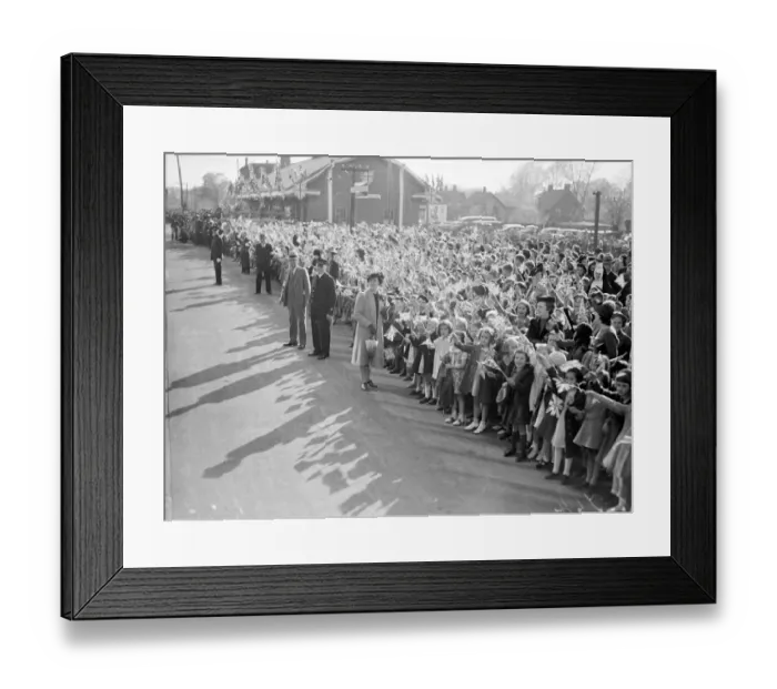 Framed Print : The Royal visit to Canada. A general view from the train showing Canadian schoolchildren Framed Print : The Royal visit to Canada. A general view from the train showing Canadian schoolchildren