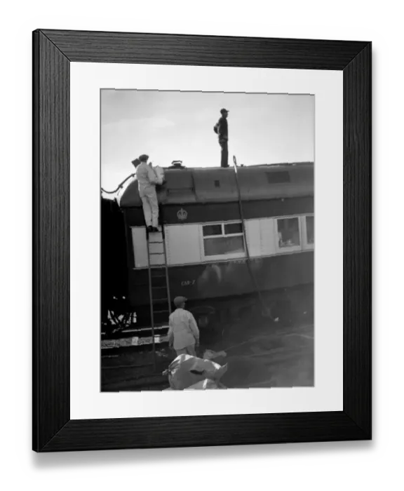 Framed Print : The Royal tour of Canada and the USA by King George VI and Queen Elizabeth, 1939 Railwaymen Framed Print : The Royal tour of Canada and the USA by King George VI and Queen Elizabeth, 1939 Railwaymen