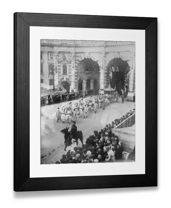 Framed Print : Enormous early morning crowds watch Coronation procession rehearsal. Enormous crowds Framed Print : Enormous early morning crowds watch Coronation procession rehearsal. Enormous crowds