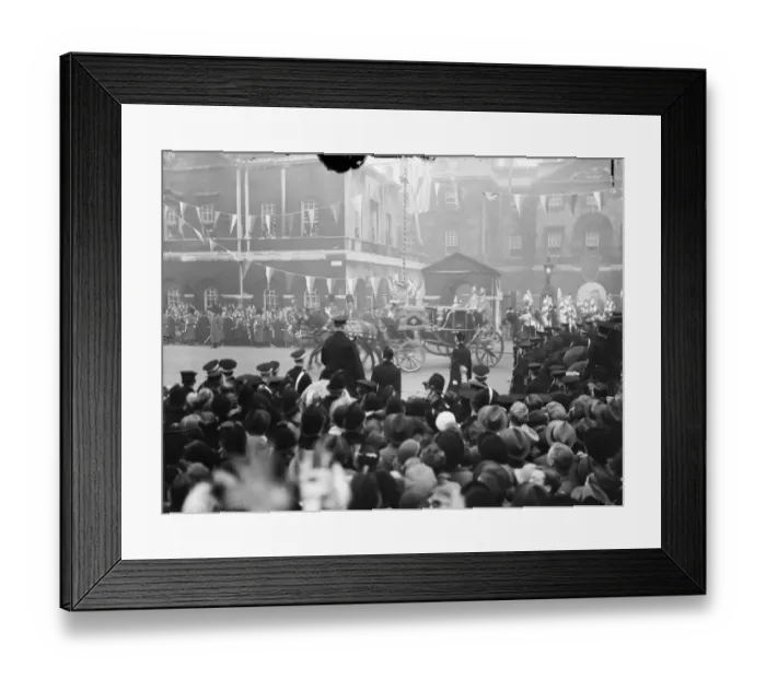 Framed Print : The Royal wedding of the Duke of Kent and Princess Marina of Greece. Photo shows Framed Print : The Royal wedding of the Duke of Kent and Princess Marina of Greece. Photo shows