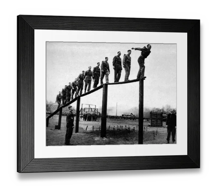 Framed Print : The New Sandhurst. The Royal Armoured Corps OCTU at work. Nerve balance physical fitness Framed Print : The New Sandhurst. The Royal Armoured Corps OCTU at work. Nerve balance physical fitness