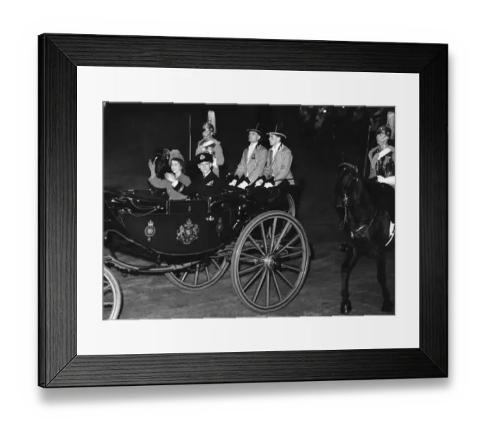 Framed Print : HRH Princess Elizabeth and her husband, the newly created Duke of Edinburgh (Lt Philip Framed Print : HRH Princess Elizabeth and her husband, the newly created Duke of Edinburgh (Lt Philip