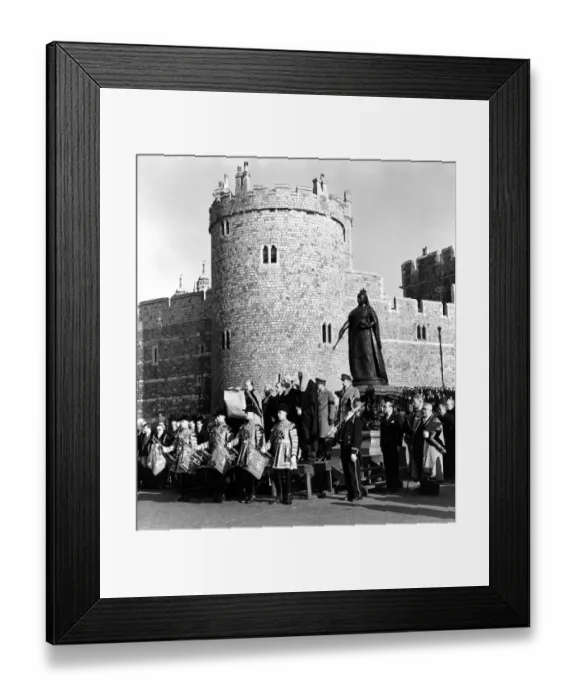 Framed Print : 8 February 1952 The Royal Proclamation is read by Mayor Richard Tozer of Windsor Framed Print : 8 February 1952 The Royal Proclamation is read by Mayor Richard Tozer of Windsor