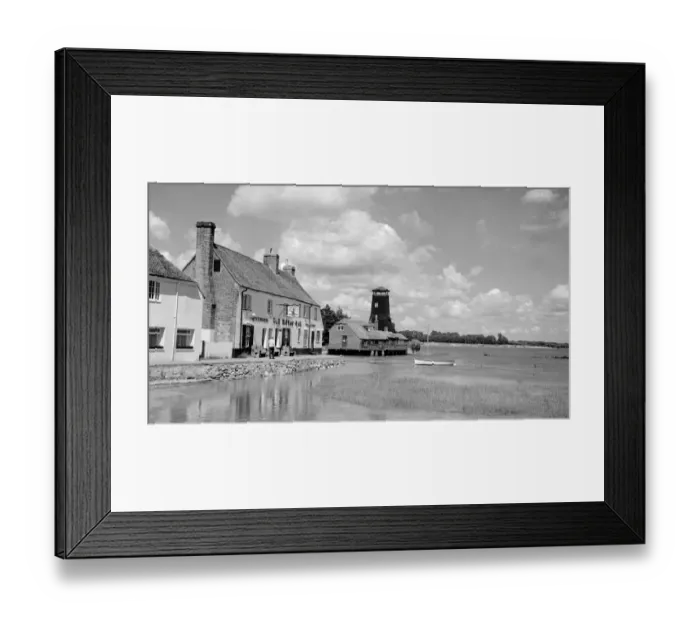 Framed Print : The Royal Oak Inn 15th Century building overlooking the Langstone Harbour, Langstone Framed Print : The Royal Oak Inn 15th Century building overlooking the Langstone Harbour, Langstone