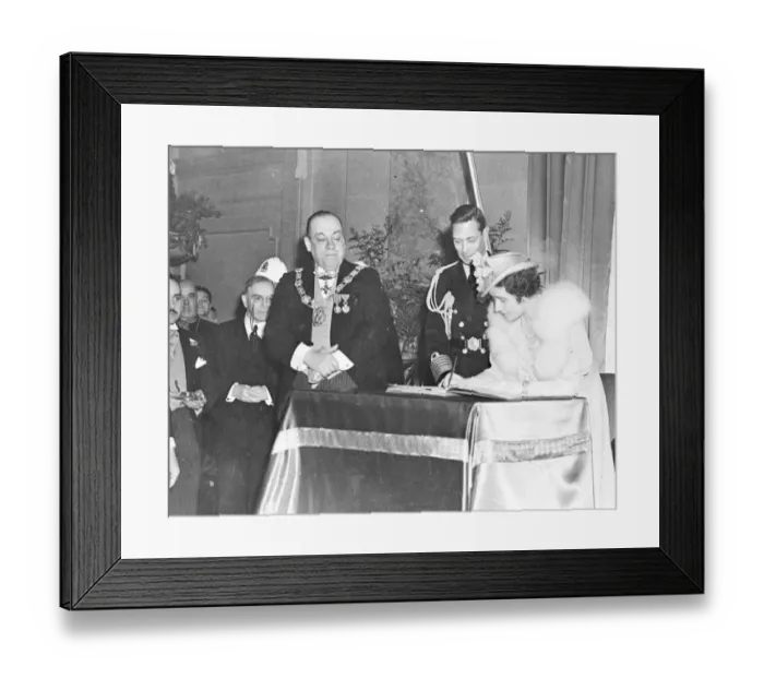 Framed Print : Their Majesties the King and Queen signing the golden Visitors Book at the City Hall, MontrA al Framed Print : Their Majesties the King and Queen signing the golden Visitors Book at the City Hall, MontrA al