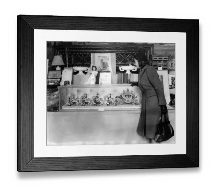 Framed Print : Royal Wedding Presents on display at St Jamess Palace. A model of the Coronation Framed Print : Royal Wedding Presents on display at St Jamess Palace. A model of the Coronation