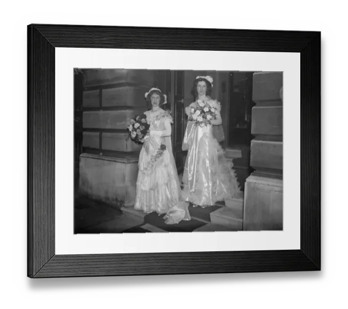 Framed Print : Marquise de Verdieres leaving with her daughter for the first presentation at Court Framed Print : Marquise de Verdieres leaving with her daughter for the first presentation at Court