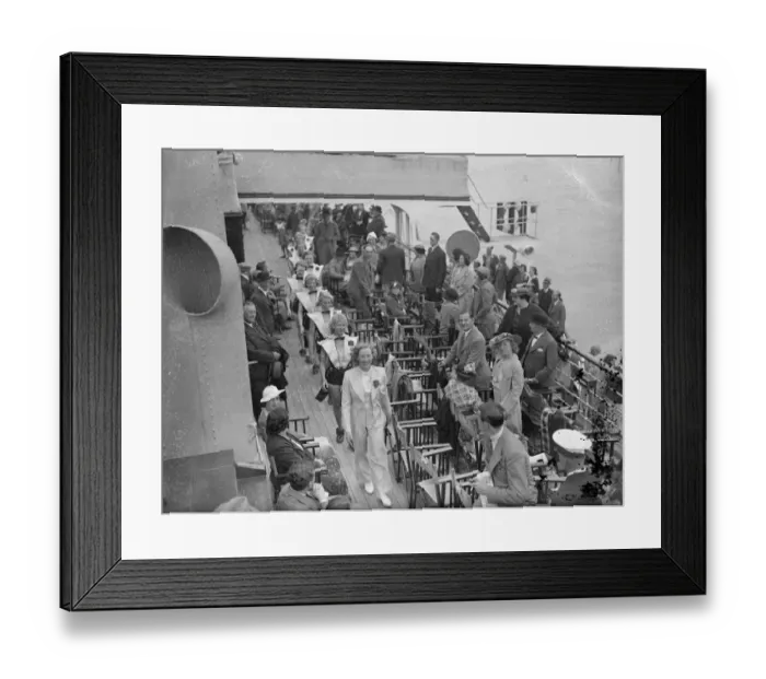 Framed Print : New Idea To Keep Trippers Happy ! Boyal Eagle Stages Cabaret On Way To Margate Framed Print : New Idea To Keep Trippers Happy ! Boyal Eagle Stages Cabaret On Way To Margate