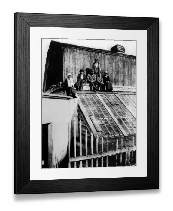 Framed Print : TSAR NICHOLAS II OF RUSSIA with his son the Tsarevich ALEXEI and four daughters Framed Print : TSAR NICHOLAS II OF RUSSIA with his son the Tsarevich ALEXEI and four daughters