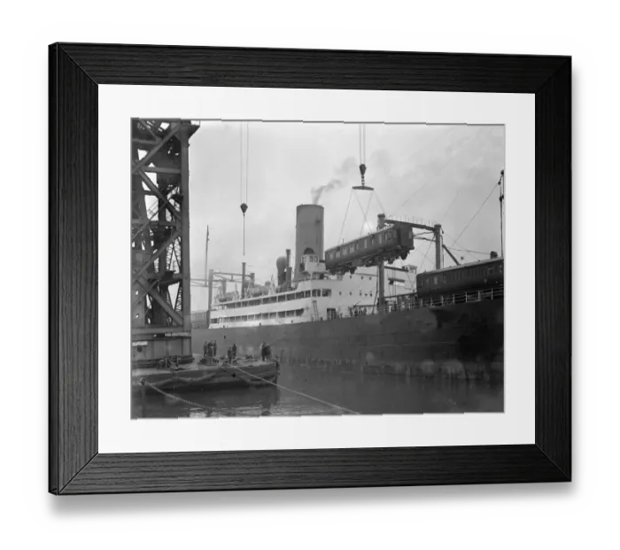 Framed Print : The Canadian Pacific Beaverdale at Tilbury. Unloading Royal Scot Train at Tilbury Framed Print : The Canadian Pacific Beaverdale at Tilbury. Unloading Royal Scot Train at Tilbury