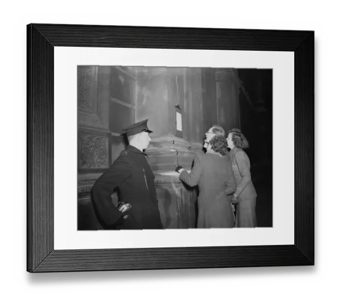 Framed Print : At 9. 14 pm last night a son was born to Princess Elizabeth. Both Princess Elizabeth Framed Print : At 9. 14 pm last night a son was born to Princess Elizabeth. Both Princess Elizabeth