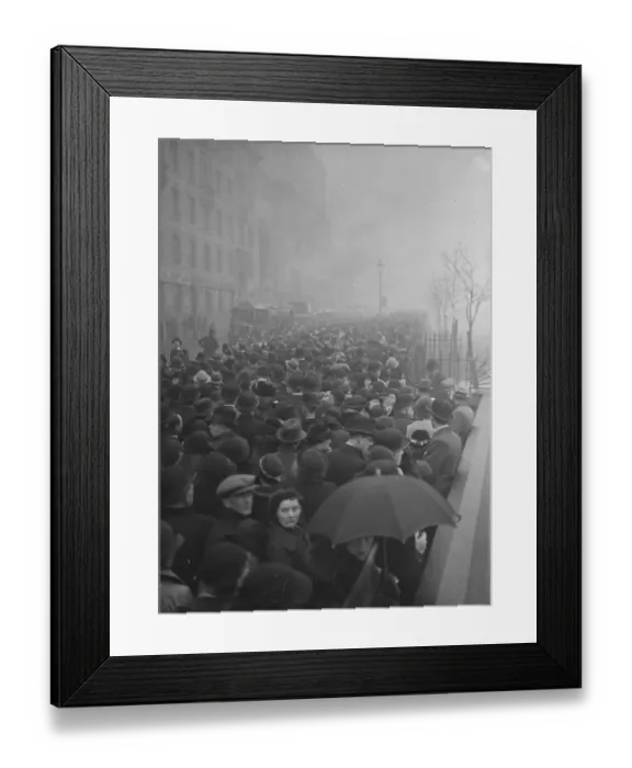 Framed Print : The Lying in State of King George V at Westminster Part of the enormous queues that Framed Print : The Lying in State of King George V at Westminster Part of the enormous queues that