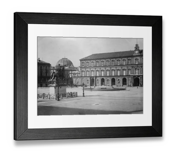 Framed Print : Fire at a Kings palace. A fire broke out on Saturday in the Kings room Framed Print : Fire at a Kings palace. A fire broke out on Saturday in the Kings room