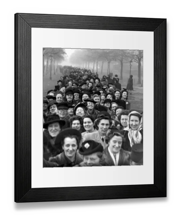Framed Print : The marriage of Princess Elizabeth and Lieutenant Philip Mountbatten 1947 Photo Shows Framed Print : The marriage of Princess Elizabeth and Lieutenant Philip Mountbatten 1947 Photo Shows