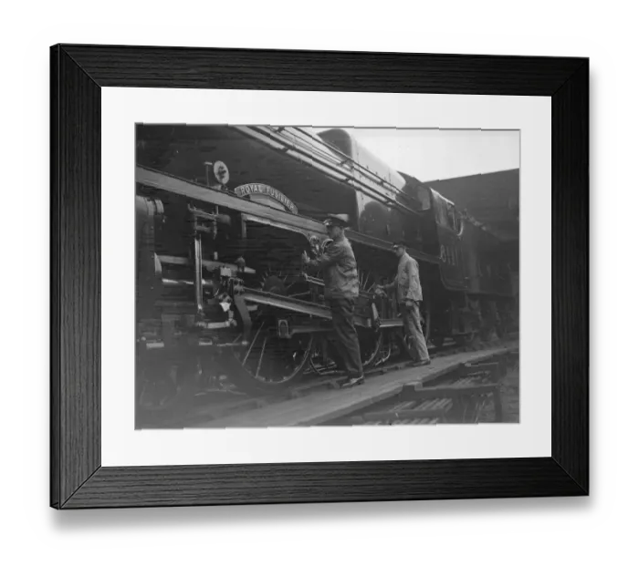 Framed Print : Great Express starts on record breaking dash to Scotland. The famous Royal Scot