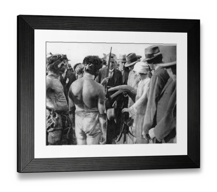 Framed Print : The Duke and Duchess of York face to face with typical Australian aboriginals, inspecting Framed Print : The Duke and Duchess of York face to face with typical Australian aboriginals, inspecting