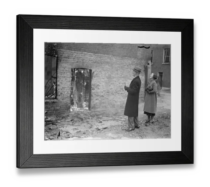 Framed Print : Royal houses burned down in Willesden in the presence of Mayor and Fire Brigade. Arrive houses Framed Print : Royal houses burned down in Willesden in the presence of Mayor and Fire Brigade. Arrive houses
