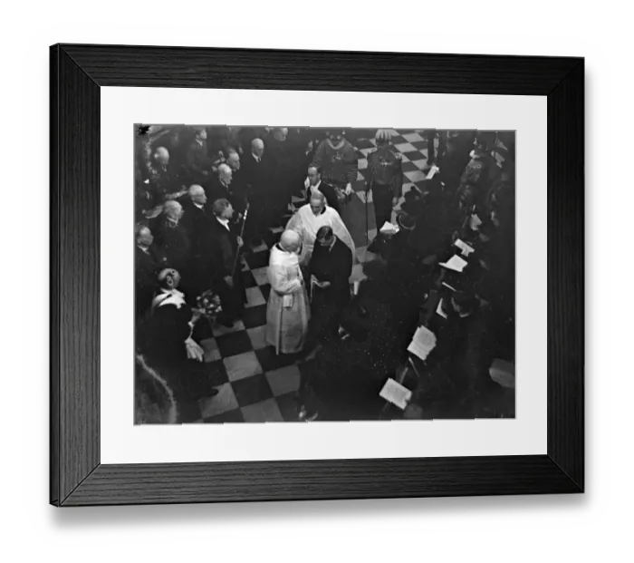 Framed Print : King Edward himself distributes Maundy money at historic ceremony. King Edward Framed Print : King Edward himself distributes Maundy money at historic ceremony. King Edward