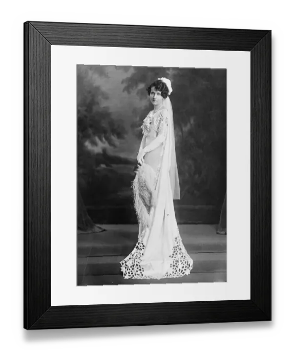 Framed Print : Wife of American consul presented at first royal court. Mrs Franklin Crosbie Gowen Framed Print : Wife of American consul presented at first royal court. Mrs Franklin Crosbie Gowen