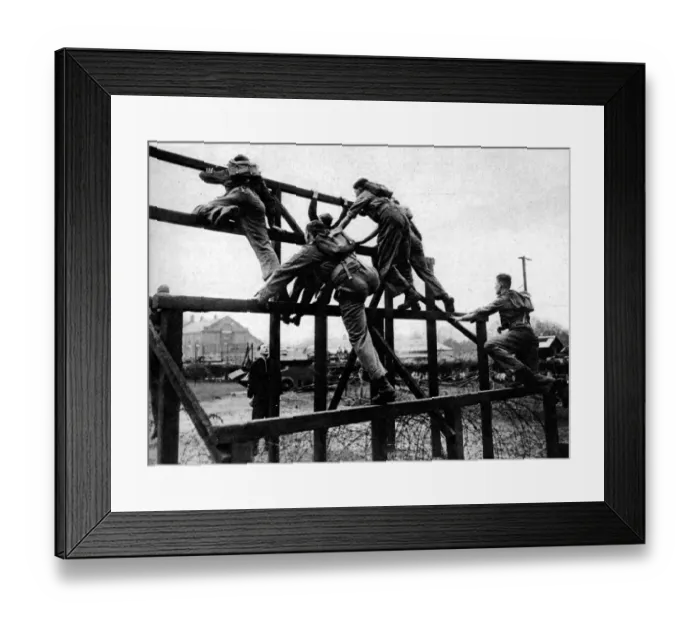 Framed Print : The New Sandhurst. The Royal Armoured Corps OCTU at work. Nerve balance physical fitness Framed Print : The New Sandhurst. The Royal Armoured Corps OCTU at work. Nerve balance physical fitness