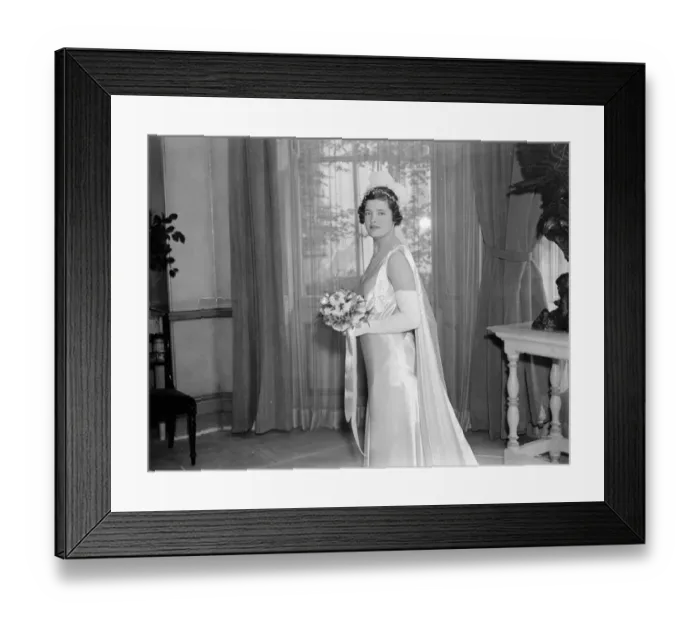 Framed Print : Daughter of famous American hostess in London presented at court. Miss Audrey Warren Pearl Framed Print : Daughter of famous American hostess in London presented at court. Miss Audrey Warren Pearl