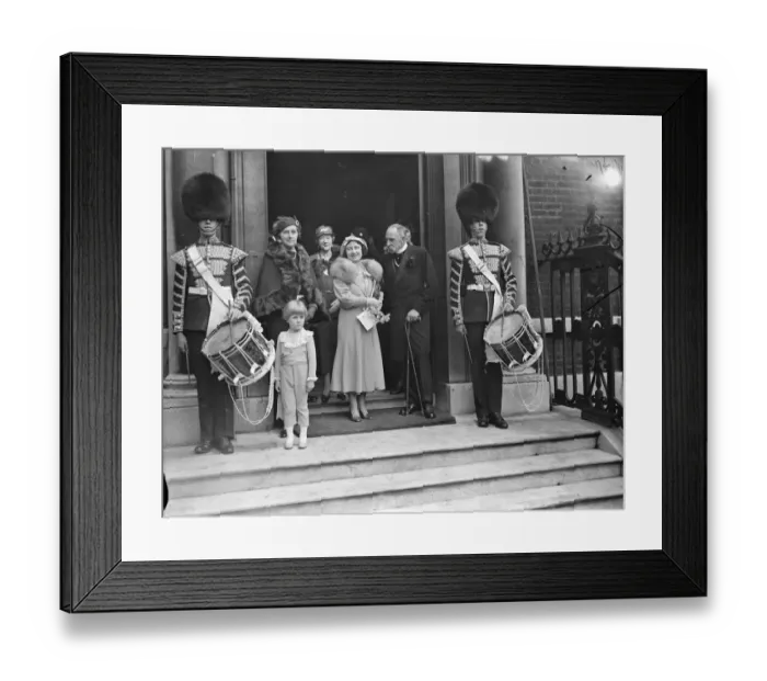 Framed Print : Duchess of York visits Children Throughout the Ages exhibition at Chesterfield House Framed Print : Duchess of York visits Children Throughout the Ages exhibition at Chesterfield House
