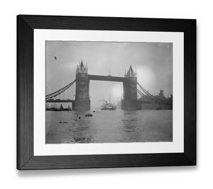 Framed Print : Luxury Thames pleasure steamer arrives in the Thames. The luxury Thame pleasure steamer Framed Print : Luxury Thames pleasure steamer arrives in the Thames. The luxury Thame pleasure steamer