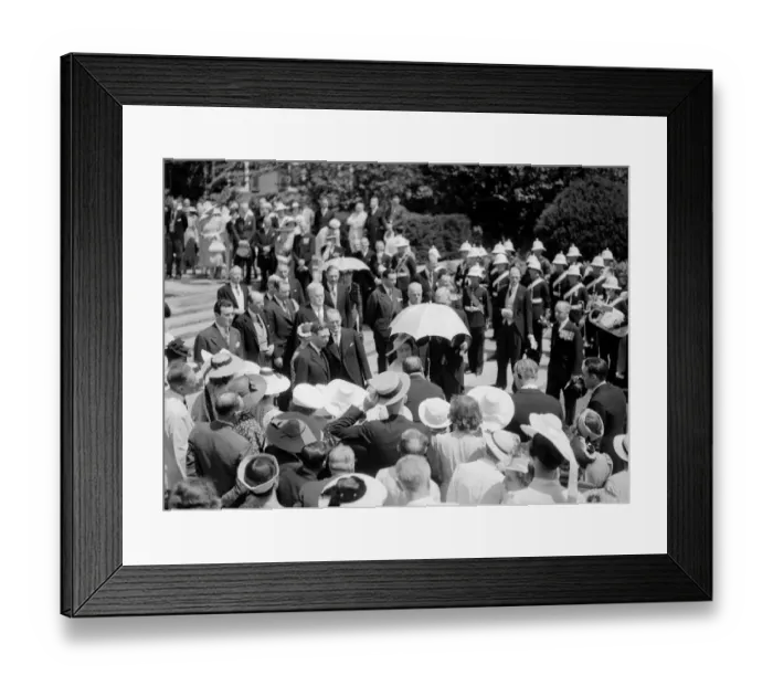 Framed Print : The royal tour of Canada and the USA by King George VI and Queen Elizabeth, 1939 Framed Print : The royal tour of Canada and the USA by King George VI and Queen Elizabeth, 1939
