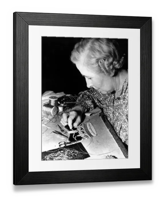 Framed Print : At the Royal School of Needlework in London, Miss R Essam works on the minute detail Framed Print : At the Royal School of Needlework in London, Miss R Essam works on the minute detail