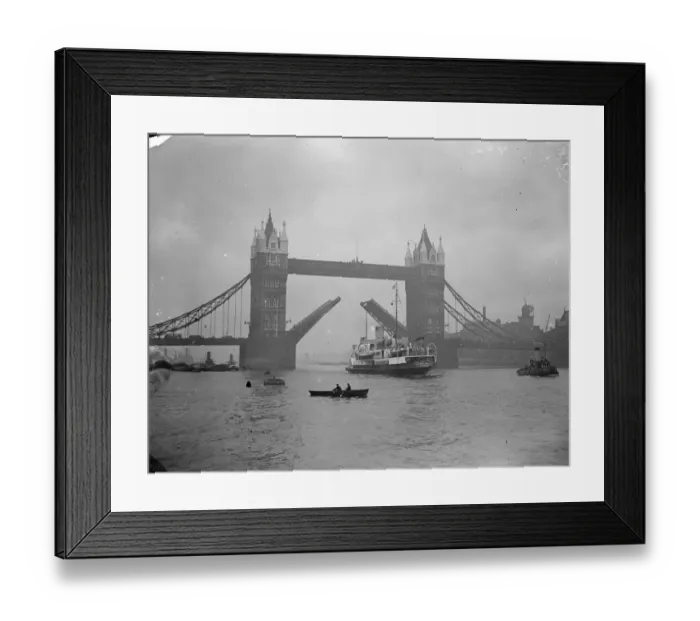 Framed Print : Luxury Thames pleasure steamer arrives in the Thames. The luxury Thame pleasure steamer Framed Print : Luxury Thames pleasure steamer arrives in the Thames. The luxury Thame pleasure steamer