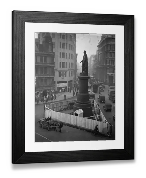 Framed Print : The statue of King William IV on King William Street. Another London statue to be Framed Print : The statue of King William IV on King William Street. Another London statue to be