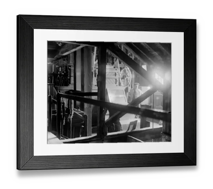 Framed Print : The closing of the Royal Brewery at Brentford, West London, England Framed Print : The closing of the Royal Brewery at Brentford, West London, England