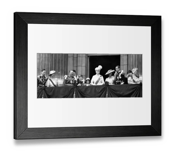 Framed Print : 6 May 1935 The balcony of Buckingham Palace after the Silver Jubilee thanks giving Framed Print : 6 May 1935 The balcony of Buckingham Palace after the Silver Jubilee thanks giving