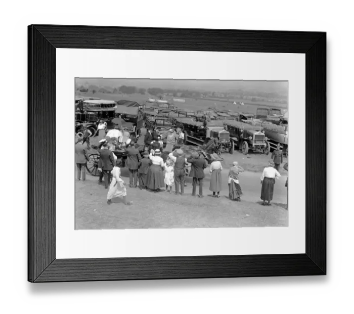 Framed Print : The Royal Party arriving on the course Derby Day Epsom 31st May 1922 Framed Print : The Royal Party arriving on the course Derby Day Epsom 31st May 1922