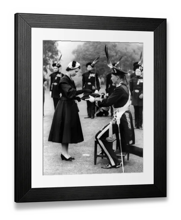 Framed Print : Queen Elizabeth II is presented with a jewelled brooch by the Duke of Bucceluch Framed Print : Queen Elizabeth II is presented with a jewelled brooch by the Duke of Bucceluch