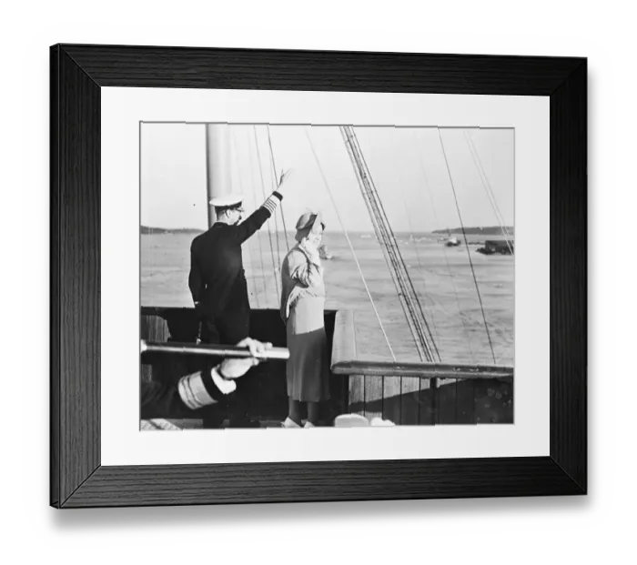 Framed Print : A Royal farewell to Canada. The King and Queen waving farewell to Canada at Halifax 22 Framed Print : A Royal farewell to Canada. The King and Queen waving farewell to Canada at Halifax 22