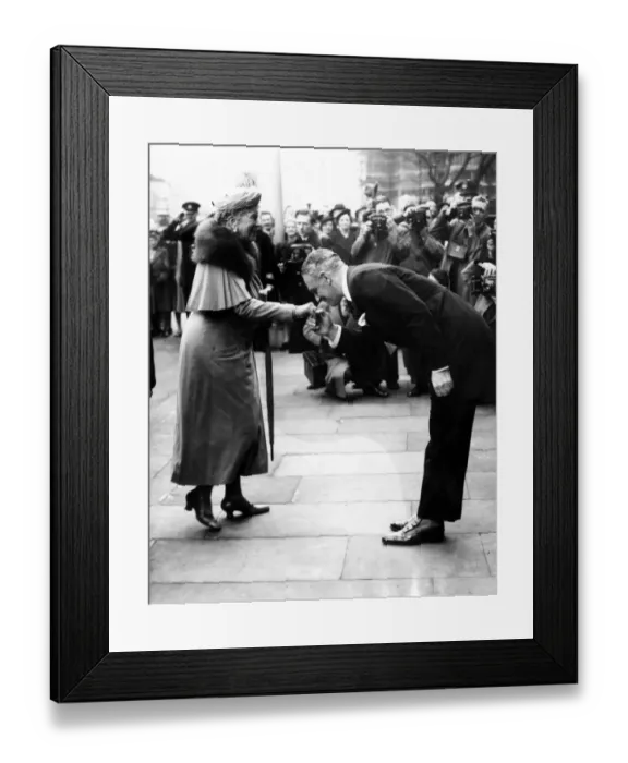 Framed Print : 5 November 1946 Queen Mary greeted on arrival for the wedding of Miss M. Werner to Major D Framed Print : 5 November 1946 Queen Mary greeted on arrival for the wedding of Miss M. Werner to Major D