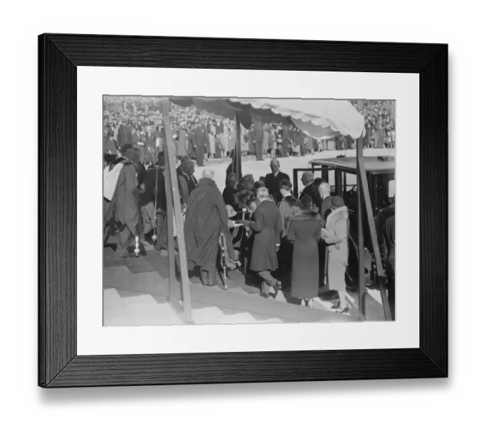 Framed Print : King George V and Queen Mary visit Cambridge to open the new University library Framed Print : King George V and Queen Mary visit Cambridge to open the new University library