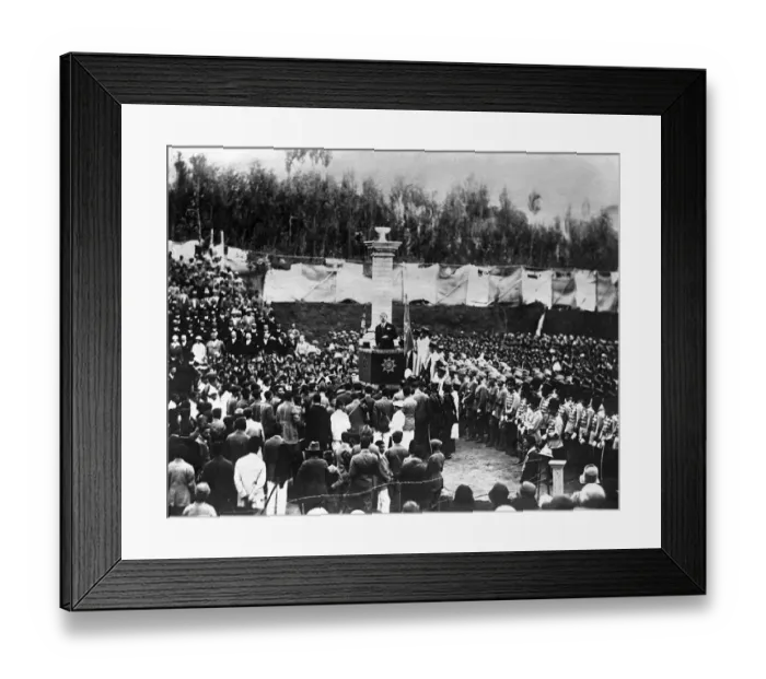 Framed Print : The King of Afghanistan addresses his subjects. King Amanullah speaking Framed Print : The King of Afghanistan addresses his subjects. King Amanullah speaking