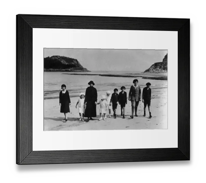 Framed Print : The ex-Empress of Austria : 9 May 1892 - 14 March 1989, taking her eight children Framed Print : The ex-Empress of Austria : 9 May 1892 - 14 March 1989, taking her eight children