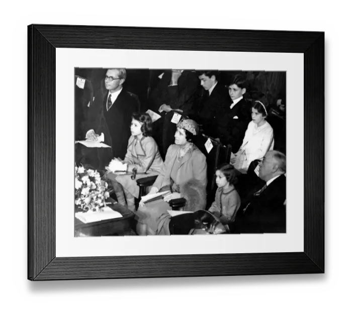 Framed Print : The Queen took her duaghters, Princess Elizabeth and Princess Margaret Rose to Framed Print : The Queen took her duaghters, Princess Elizabeth and Princess Margaret Rose to