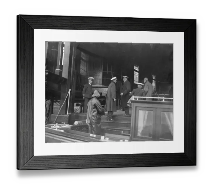 Framed Print : The king comes ashore at Cowes. H M the King coming ashore from the pinnace Framed Print : The king comes ashore at Cowes. H M the King coming ashore from the pinnace