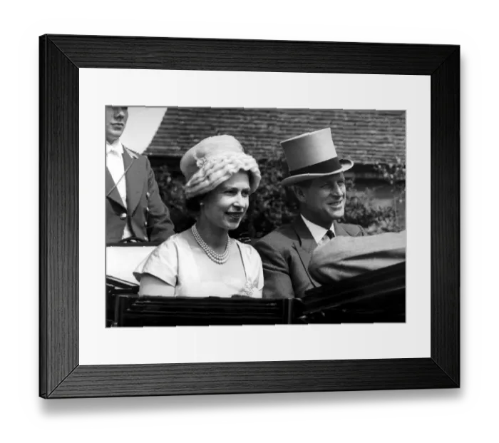 Framed Print : Her Majesty the Queen and the Duke of Edinburgh in the carriage on the last day at Royal Ascot Framed Print : Her Majesty the Queen and the Duke of Edinburgh in the carriage on the last day at Royal Ascot
