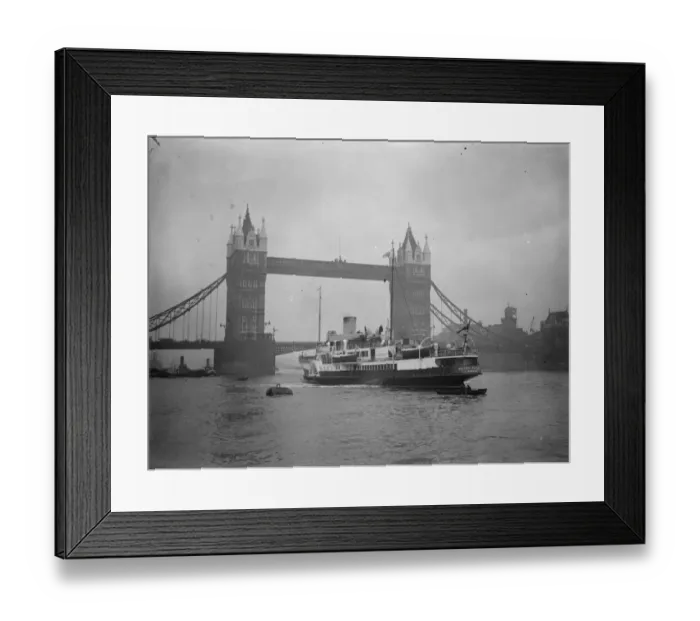 Framed Print : Luxury Thames pleasure steamer arrives in the Thames. The luxury Thame pleasure steamer Framed Print : Luxury Thames pleasure steamer arrives in the Thames. The luxury Thame pleasure steamer