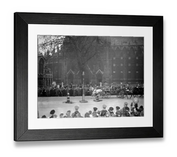 Framed Print : Royal Wedding. H. R. H Princess Elizabeth and Duke of Edinburgh. Crowds cheering Framed Print : Royal Wedding. H. R. H Princess Elizabeth and Duke of Edinburgh. Crowds cheering